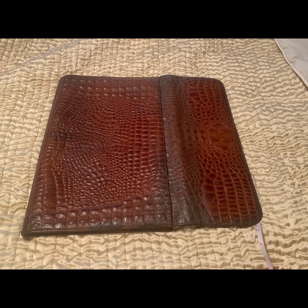 Alligator attaché case. (One single skin) - Picture 3 of 7
